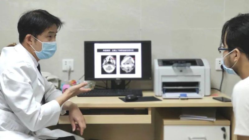 在解读老年人体检报告时，应重点关注以下关键指标：